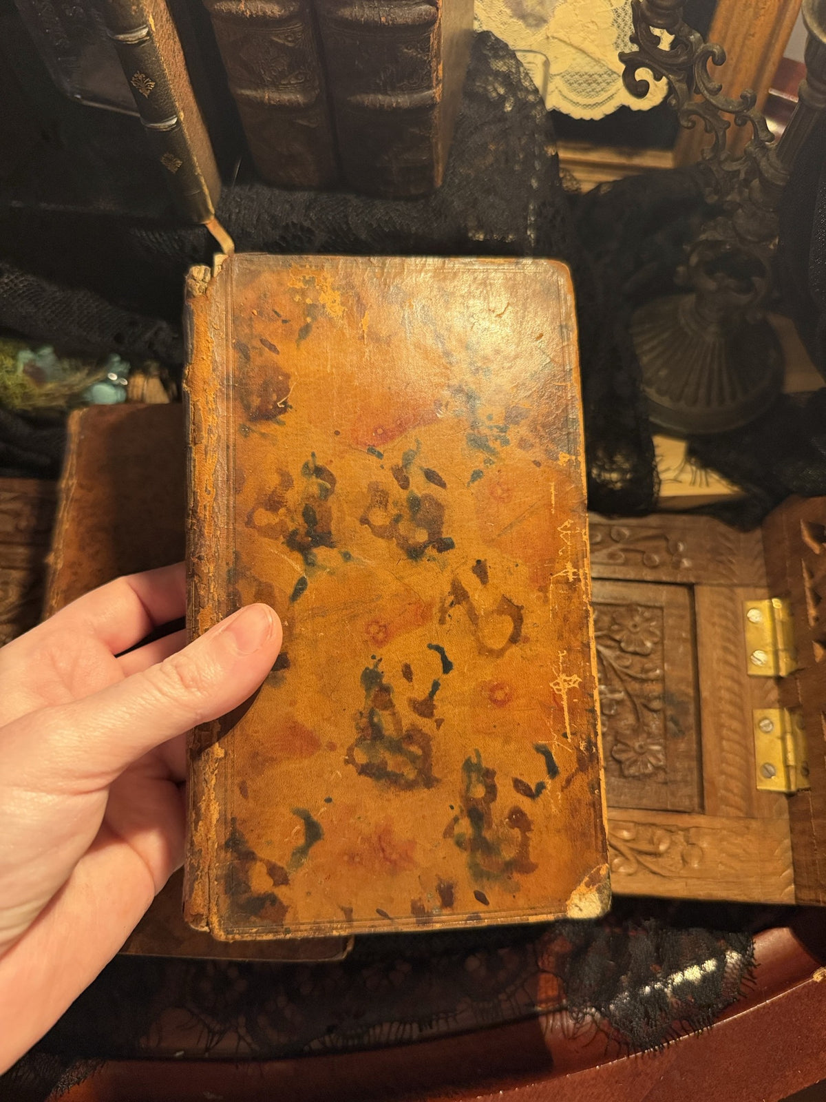 Mottled tan calf front board of Gil Blas Tome V, stained and darkened at the edges, IM-0054