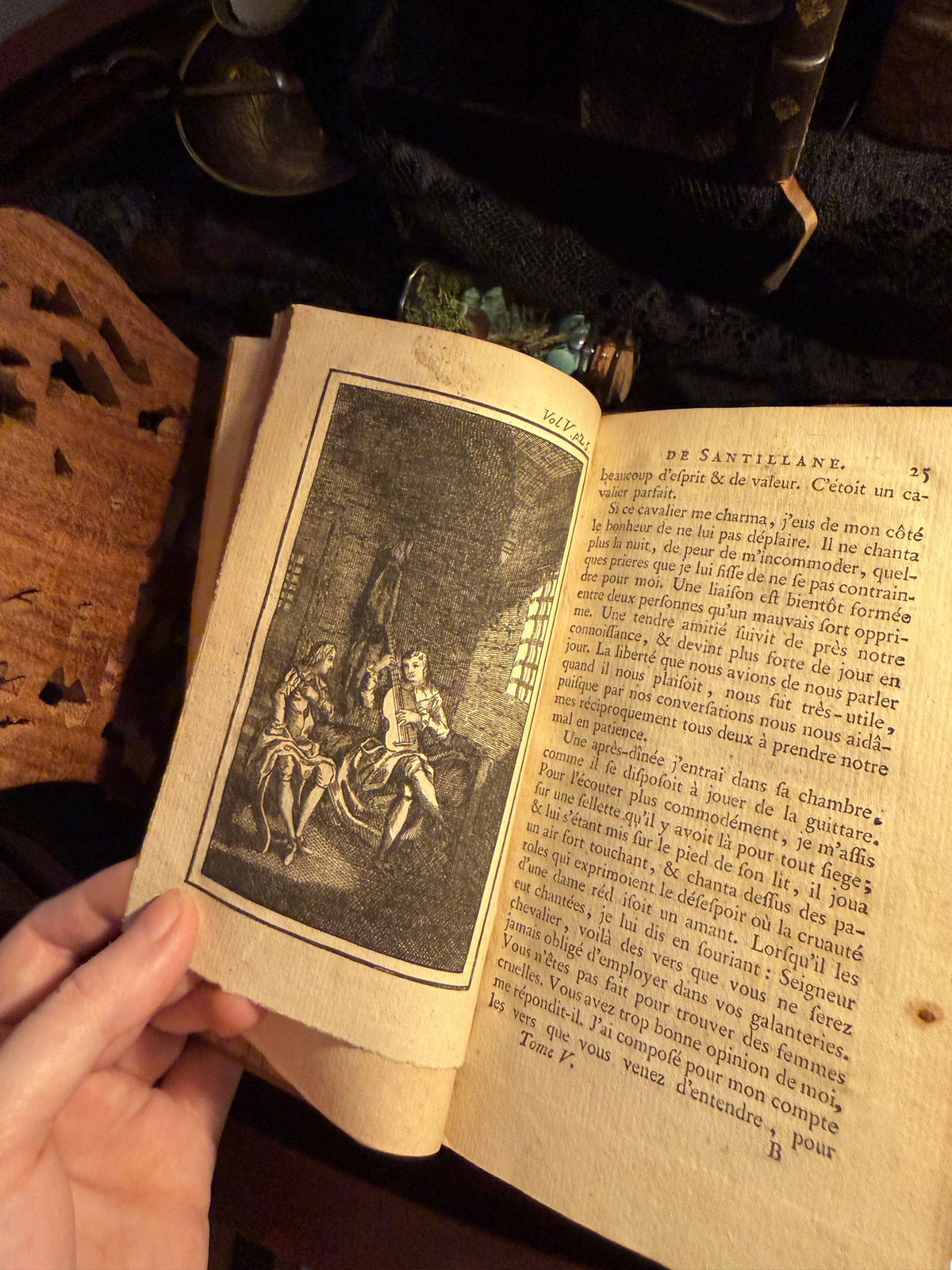 Engraved plate at page 25 showing two figures seated outdoors, facing the text, Gil Blas, IM-0054